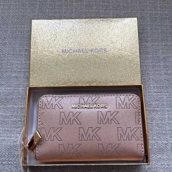 Beautiful leather Michael Kors Jet Set zip wallet, NWT! - Picture 4 of 5